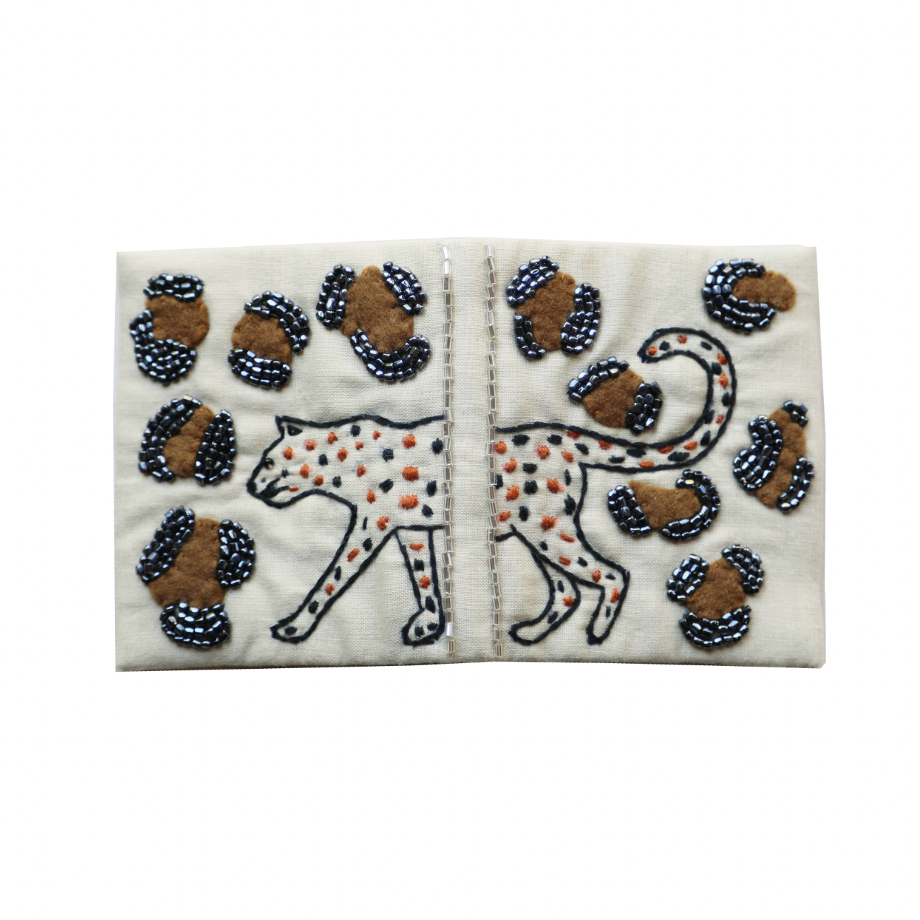 刺繍キット【ヒョウのニードルブック】