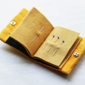 刺繍キット【トラのニードルブック】